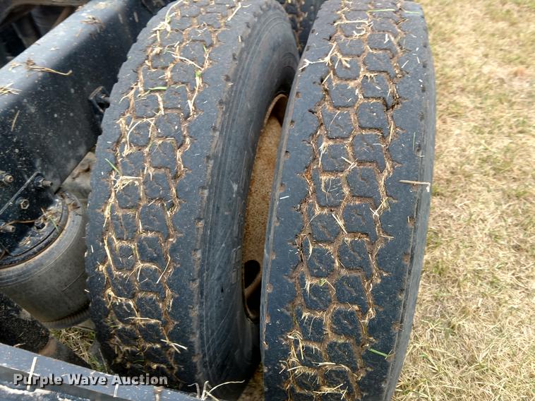 image for item DC0952 1995 International 9400 Eagle semi truck