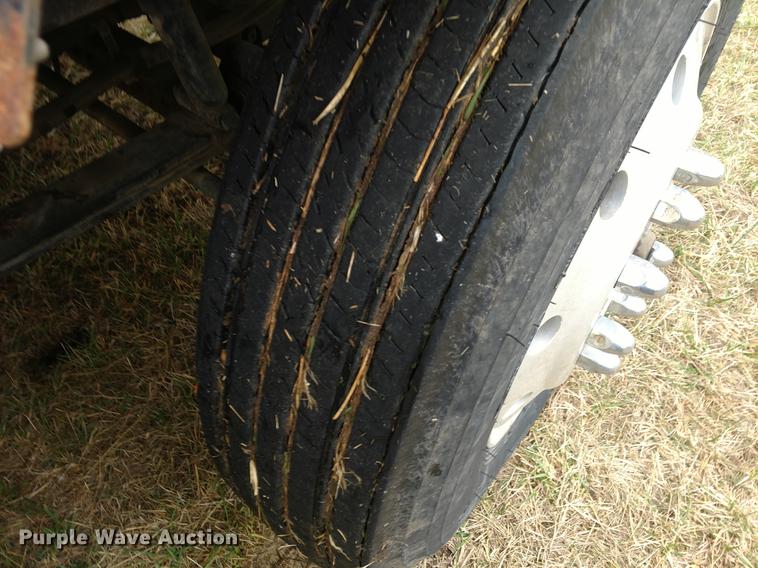 image for item DC0952 1995 International 9400 Eagle semi truck