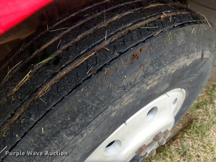 image for item DC0952 1995 International 9400 Eagle semi truck