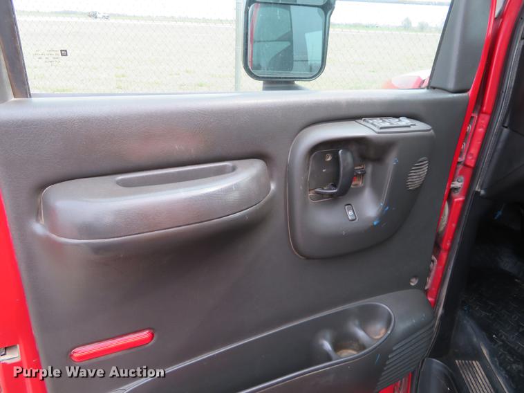 image for item DC0990 2008 Chevrolet C4500 Crew Cab truck chassis