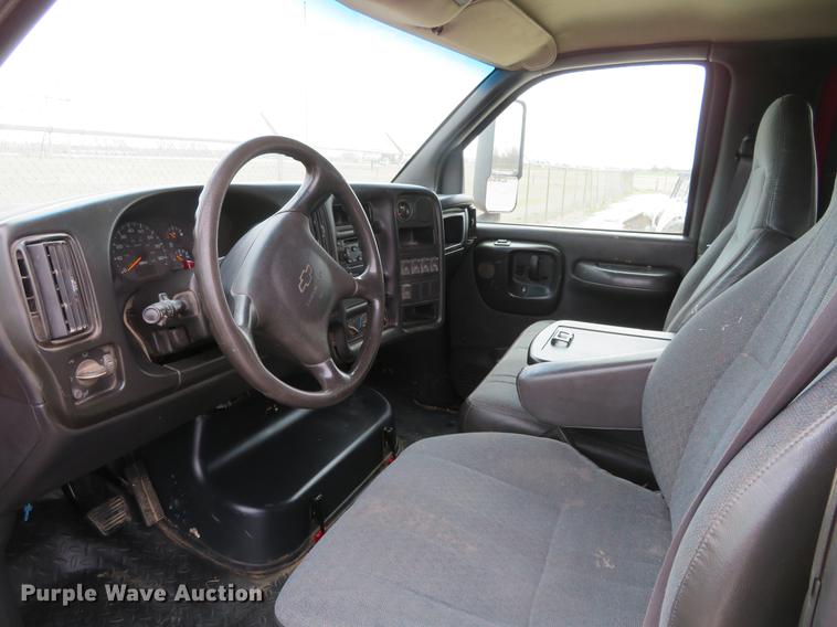 image for item DC0990 2008 Chevrolet C4500 Crew Cab truck chassis