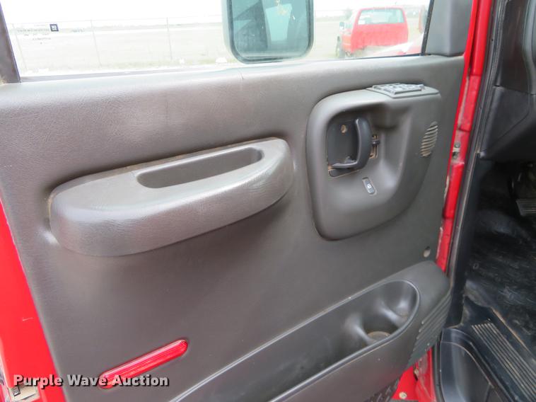 image for item DC0991 2008 Chevrolet C4500 Crew Cab truck chassis