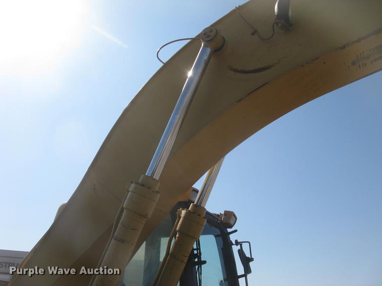 image for item DC2336 2001 Caterpillar 320CL excavator