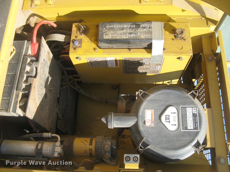 image for item DC2336 2001 Caterpillar 320CL excavator