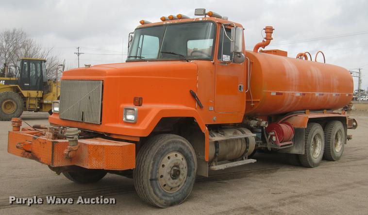 image for item DC2341 1995 Volvo ACL tank truck