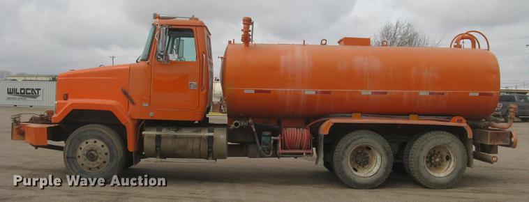 image for item DC2341 1995 Volvo ACL tank truck