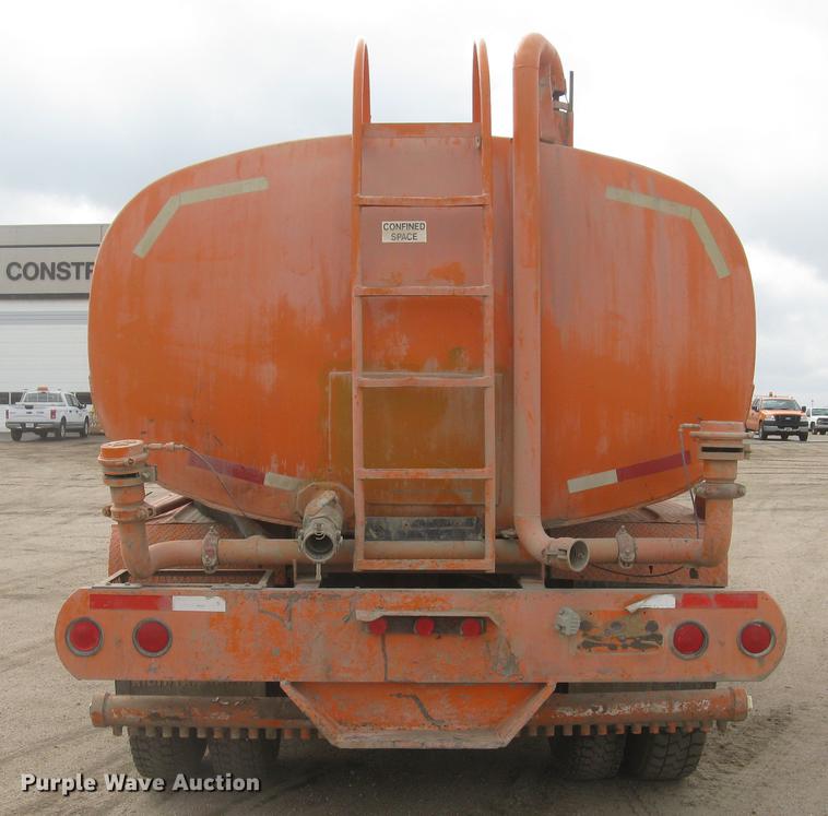 image for item DC2341 1995 Volvo ACL tank truck