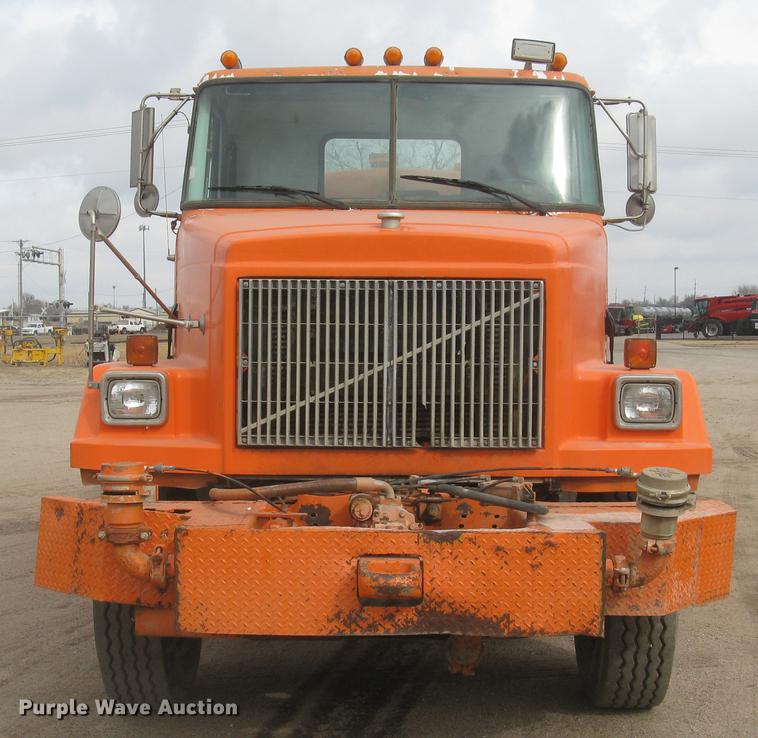 image for item DC2341 1995 Volvo ACL tank truck