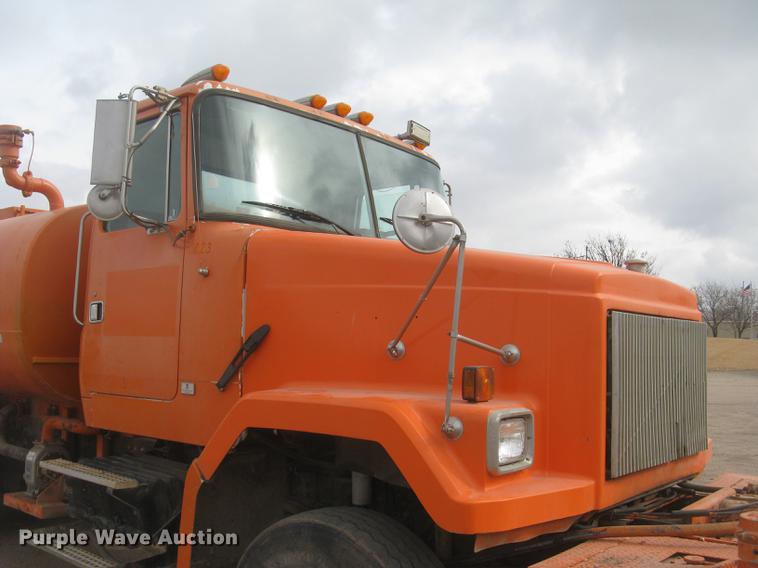 image for item DC2341 1995 Volvo ACL tank truck