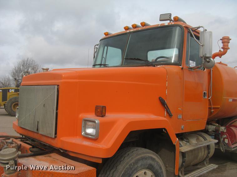 image for item DC2341 1995 Volvo ACL tank truck