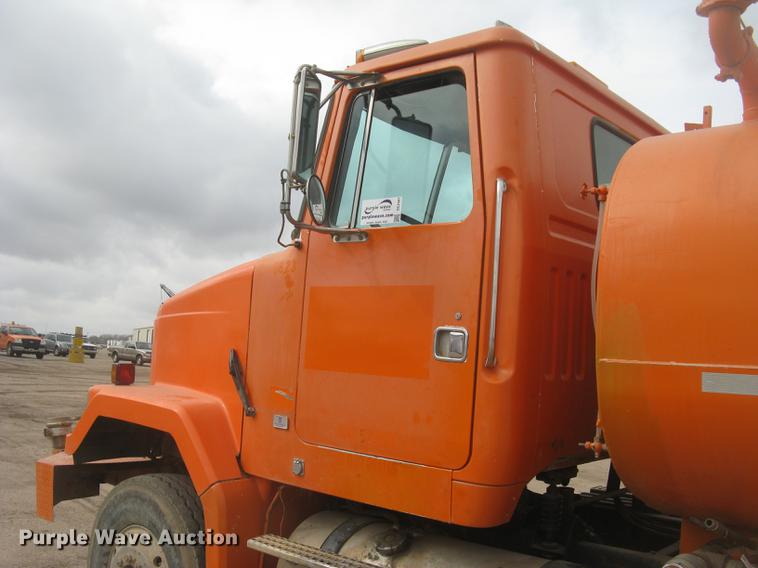 image for item DC2341 1995 Volvo ACL tank truck