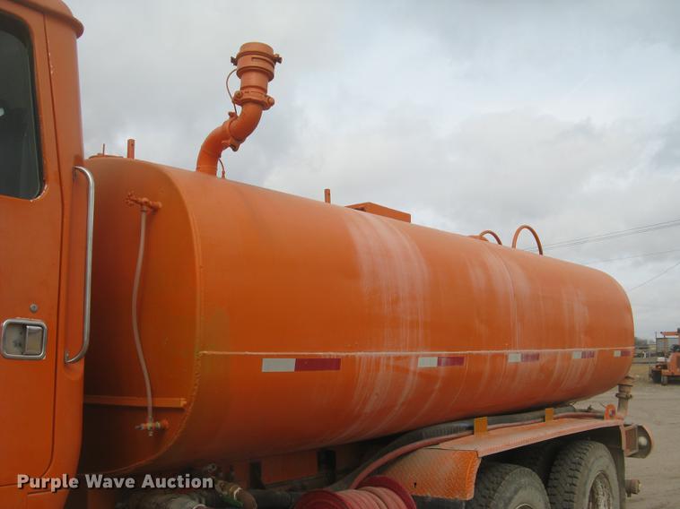 image for item DC2341 1995 Volvo ACL tank truck