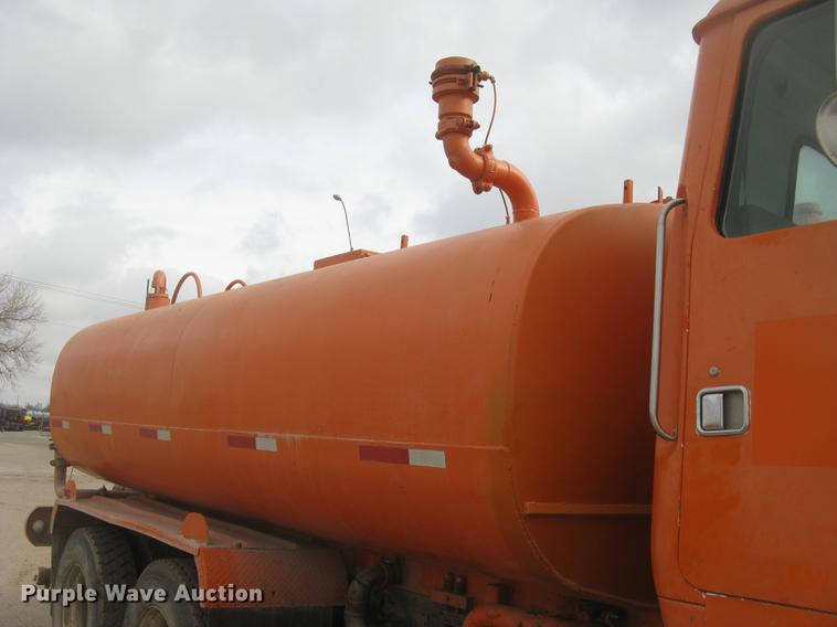 image for item DC2341 1995 Volvo ACL tank truck