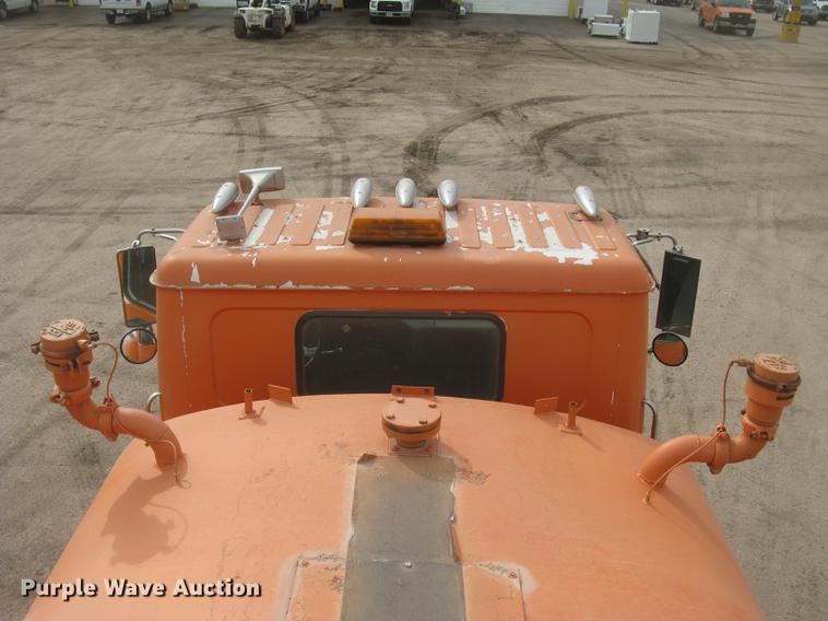 image for item DC2341 1995 Volvo ACL tank truck