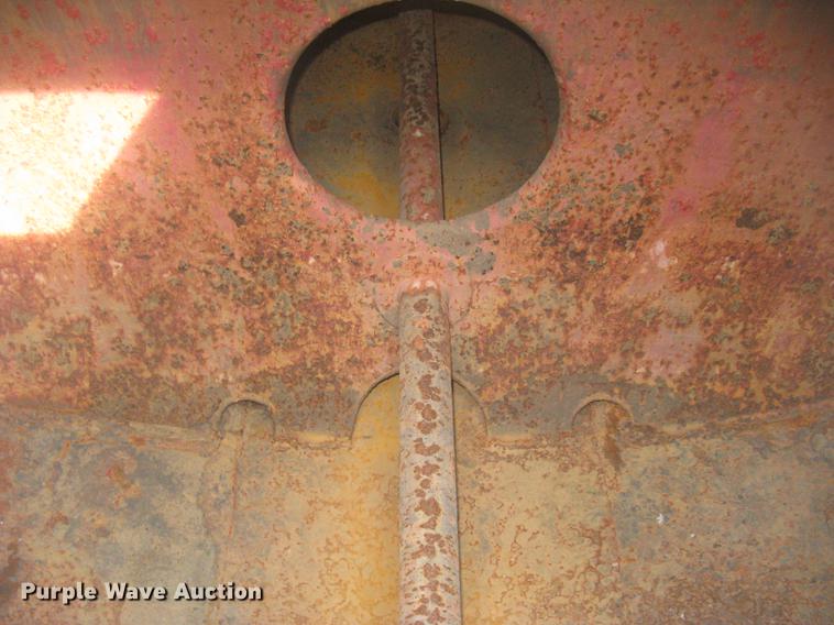 image for item DC2341 1995 Volvo ACL tank truck