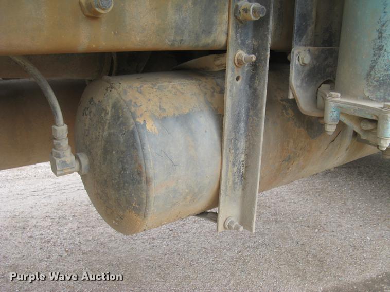 image for item DC2341 1995 Volvo ACL tank truck