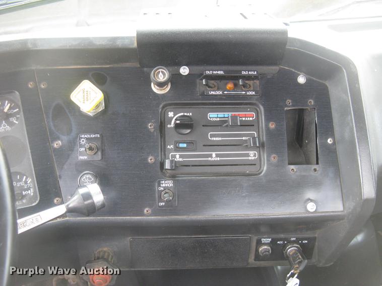 image for item DC2341 1995 Volvo ACL tank truck