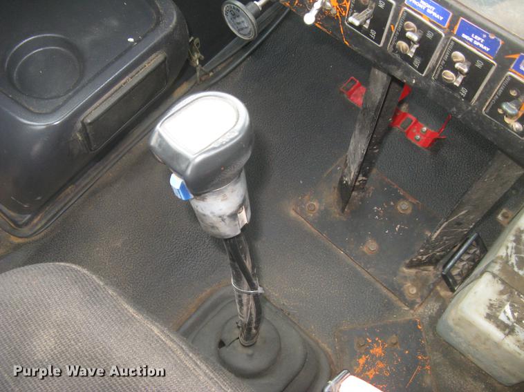 image for item DC2341 1995 Volvo ACL tank truck