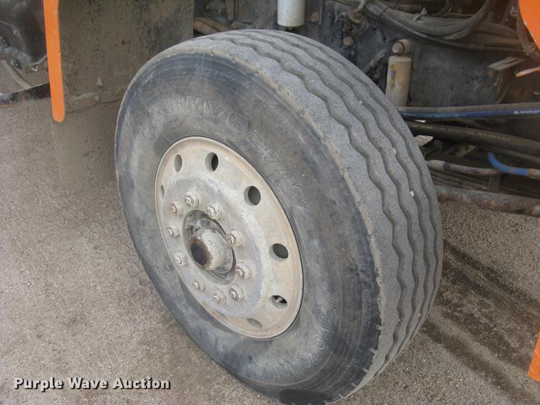 image for item DC2341 1995 Volvo ACL tank truck