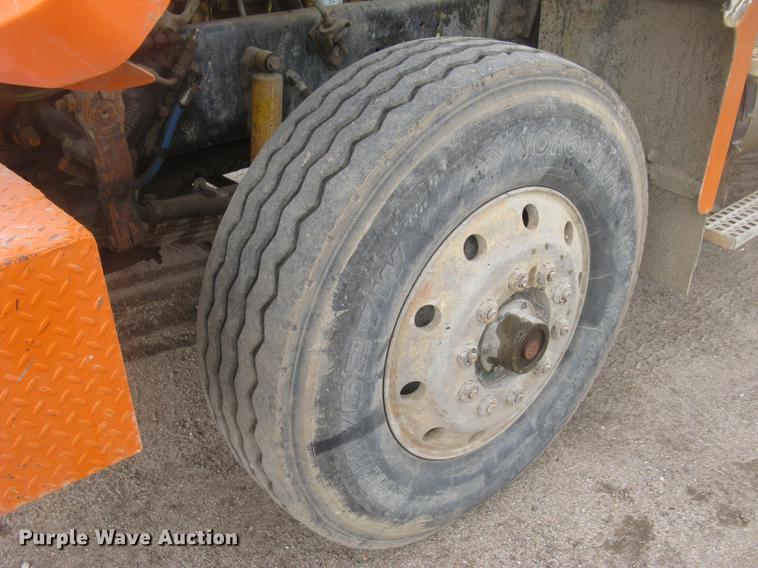 image for item DC2341 1995 Volvo ACL tank truck