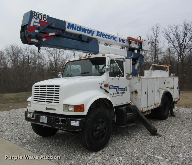 image for item DC4339 1994 International 4900 bucket truck