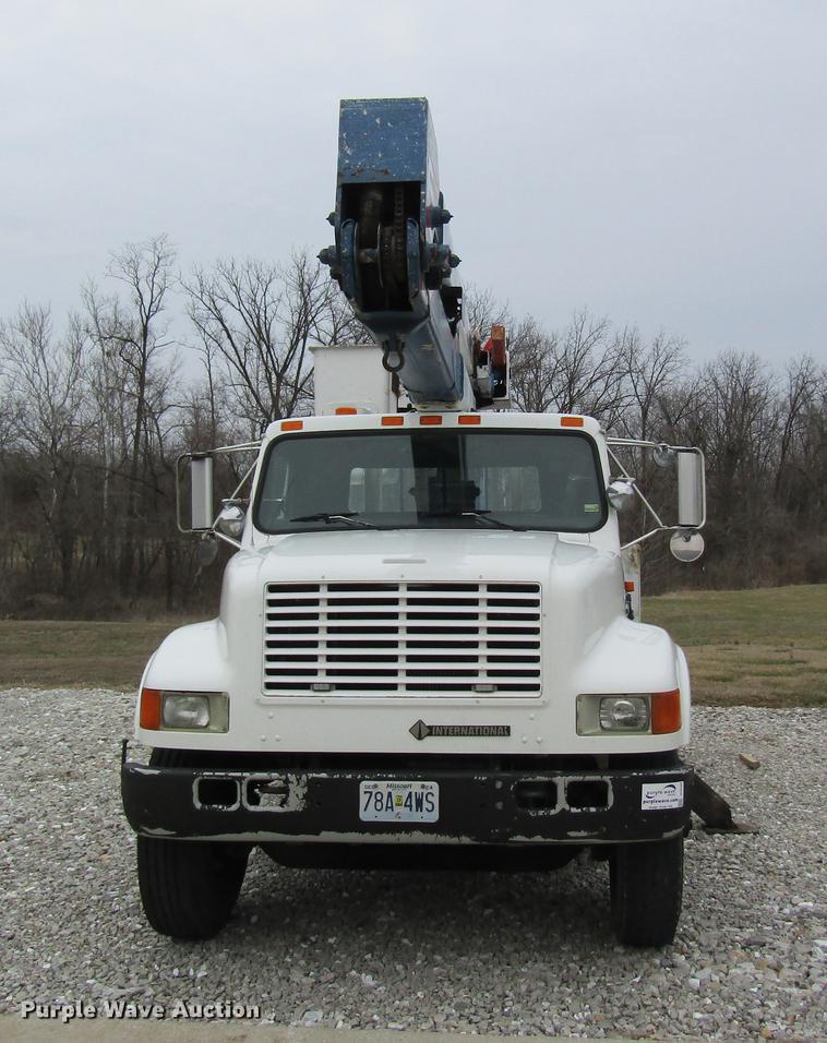image for item DC4339 1994 International 4900 bucket truck