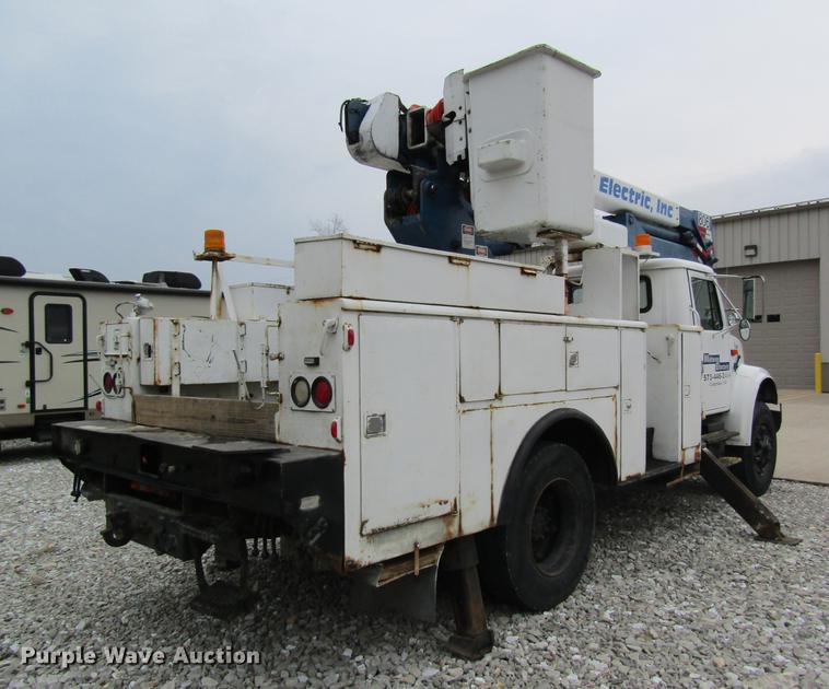 image for item DC4339 1994 International 4900 bucket truck