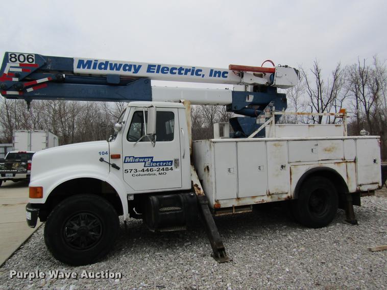 image for item DC4339 1994 International 4900 bucket truck
