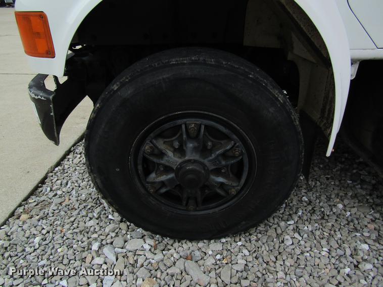 image for item DC4339 1994 International 4900 bucket truck