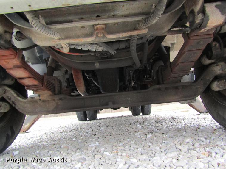 image for item DC4339 1994 International 4900 bucket truck