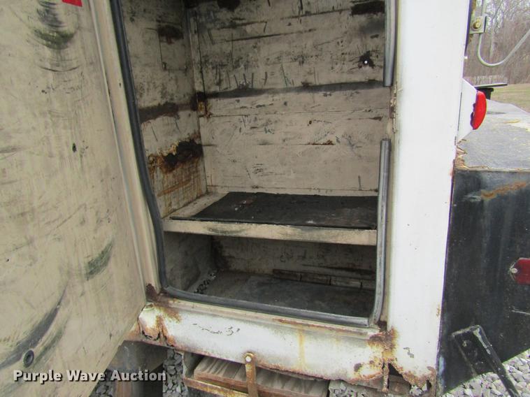 image for item DC4339 1994 International 4900 bucket truck