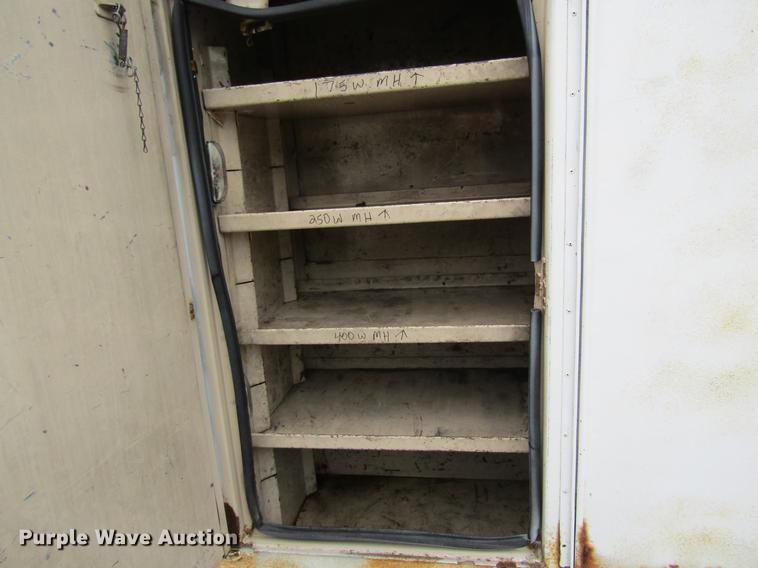 image for item DC4339 1994 International 4900 bucket truck