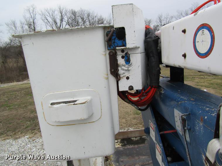 image for item DC4339 1994 International 4900 bucket truck