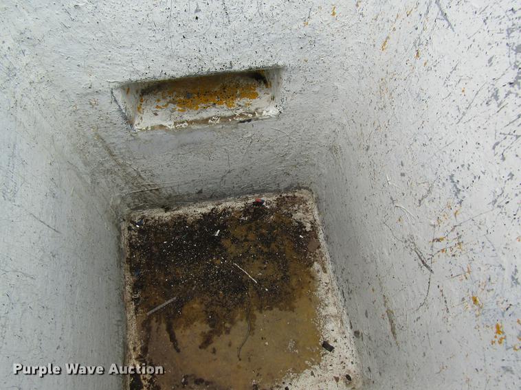 image for item DC4339 1994 International 4900 bucket truck