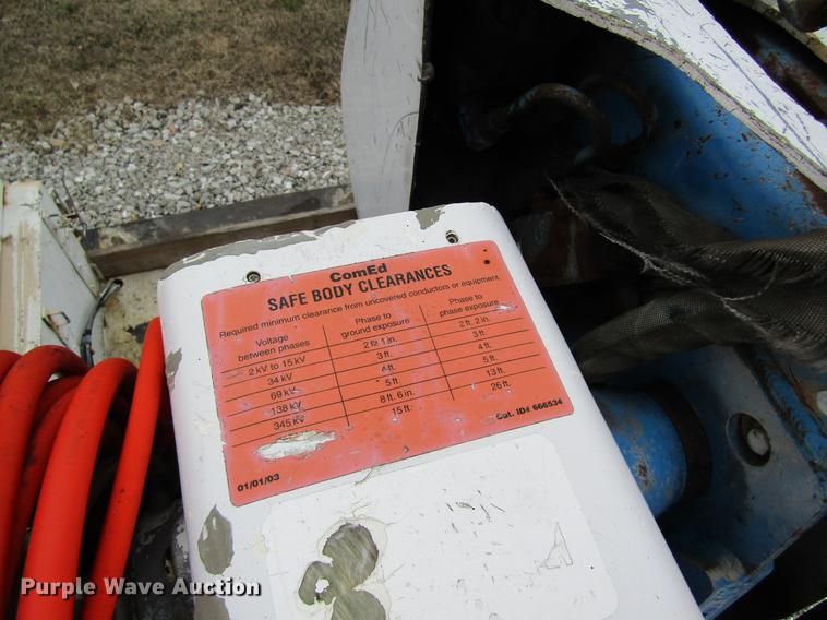 image for item DC4339 1994 International 4900 bucket truck