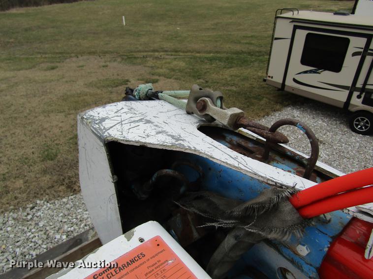 image for item DC4339 1994 International 4900 bucket truck