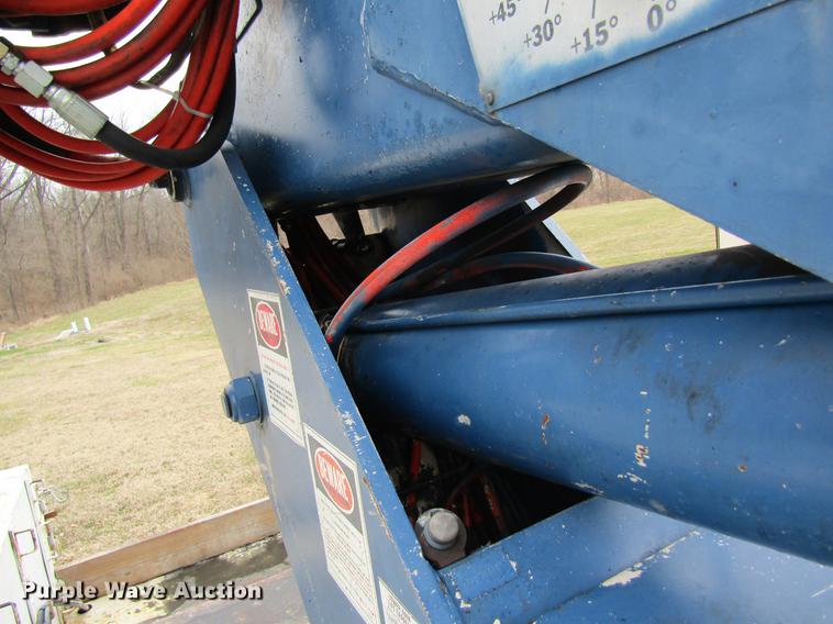 image for item DC4339 1994 International 4900 bucket truck