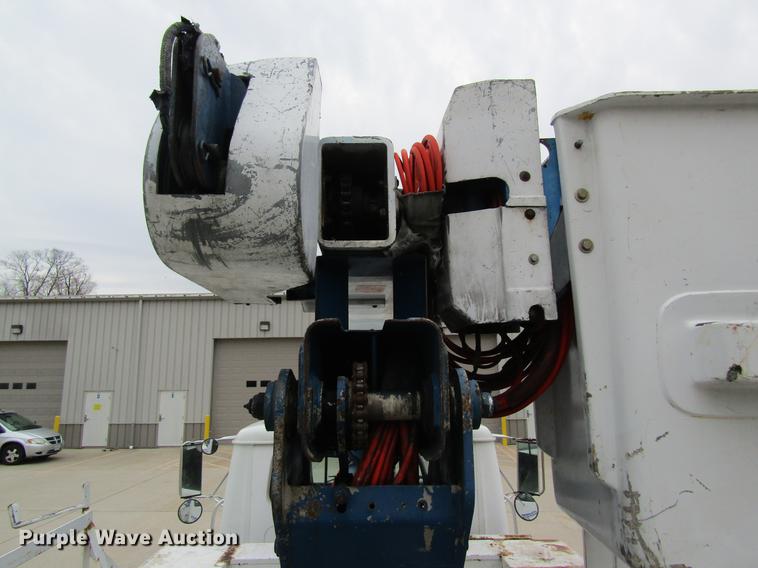 image for item DC4339 1994 International 4900 bucket truck