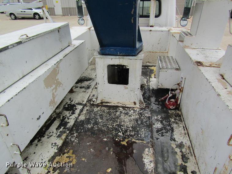 image for item DC4339 1994 International 4900 bucket truck