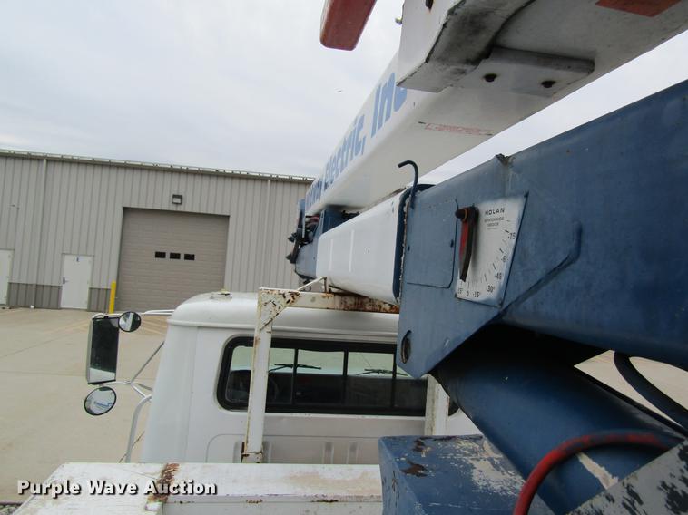 image for item DC4339 1994 International 4900 bucket truck