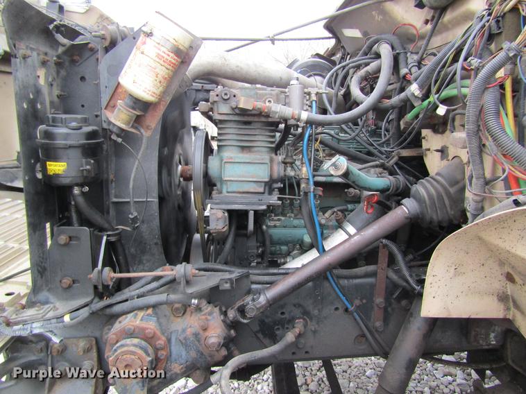 image for item DC4339 1994 International 4900 bucket truck