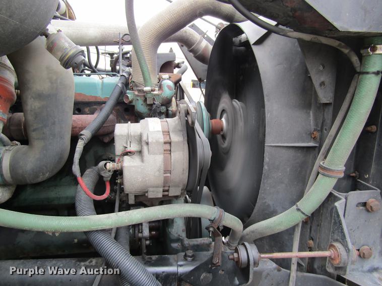 image for item DC4339 1994 International 4900 bucket truck