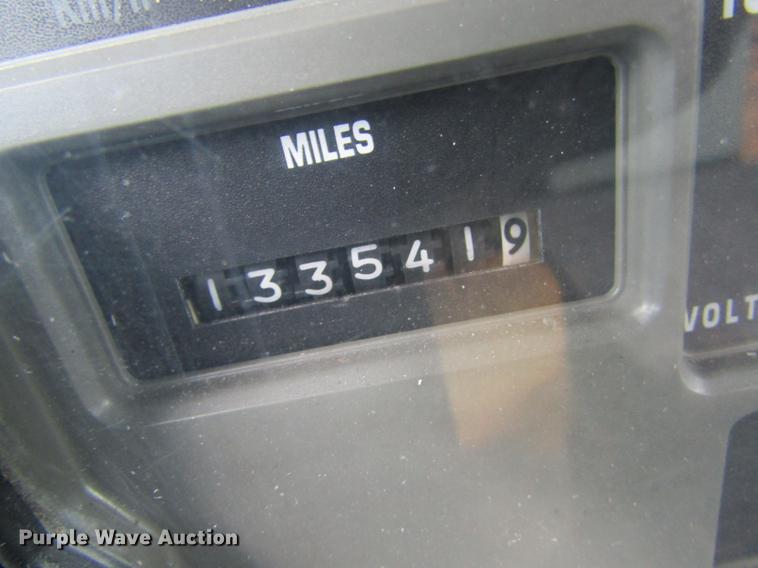 image for item DC4339 1994 International 4900 bucket truck