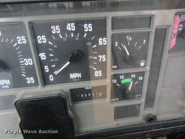 image for item DC4339 1994 International 4900 bucket truck