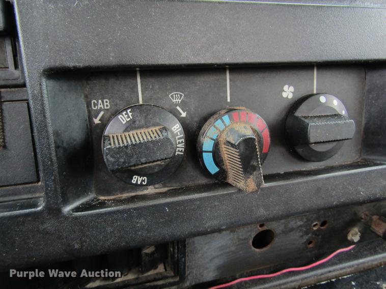 image for item DC4339 1994 International 4900 bucket truck