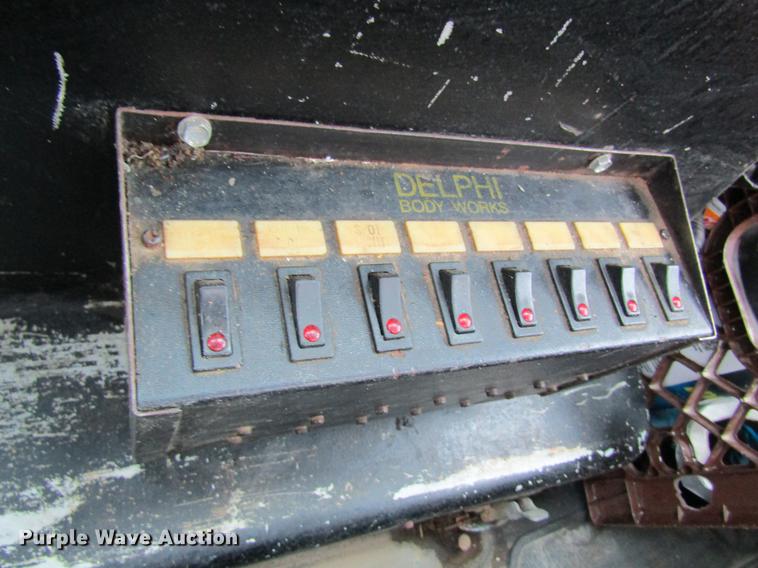 image for item DC4339 1994 International 4900 bucket truck