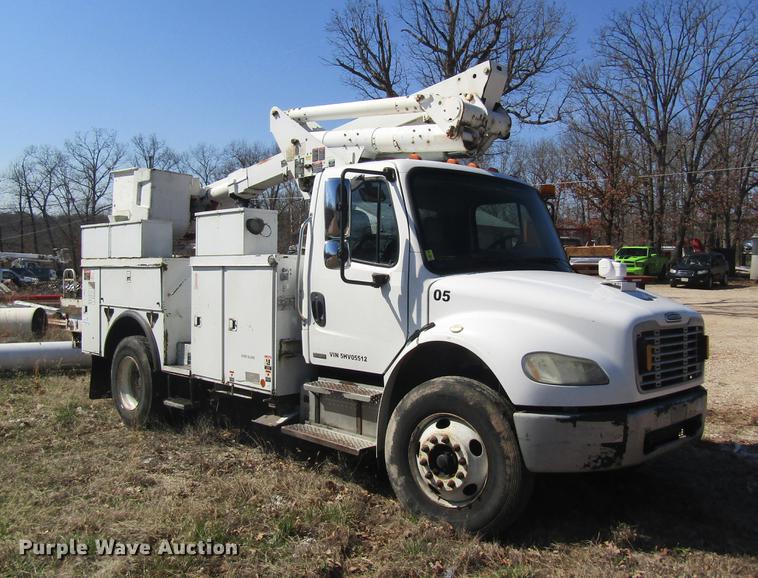image for item DC4360 2005 Freightliner M2 106 bucket truck