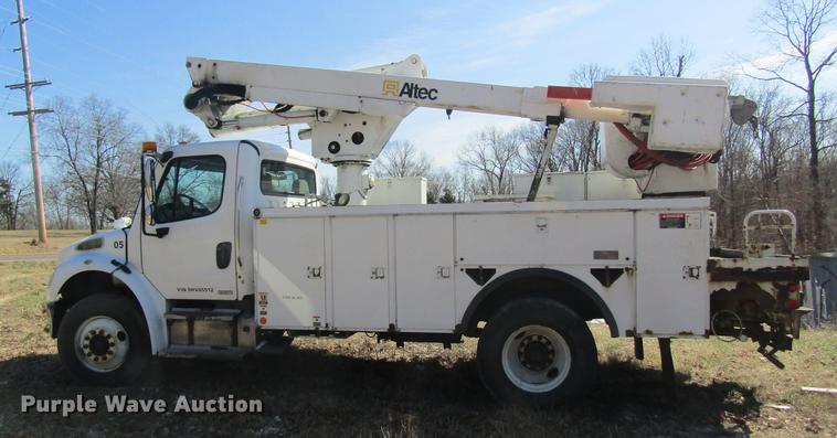image for item DC4360 2005 Freightliner M2 106 bucket truck