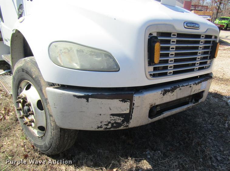 image for item DC4360 2005 Freightliner M2 106 bucket truck