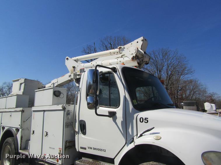 image for item DC4360 2005 Freightliner M2 106 bucket truck